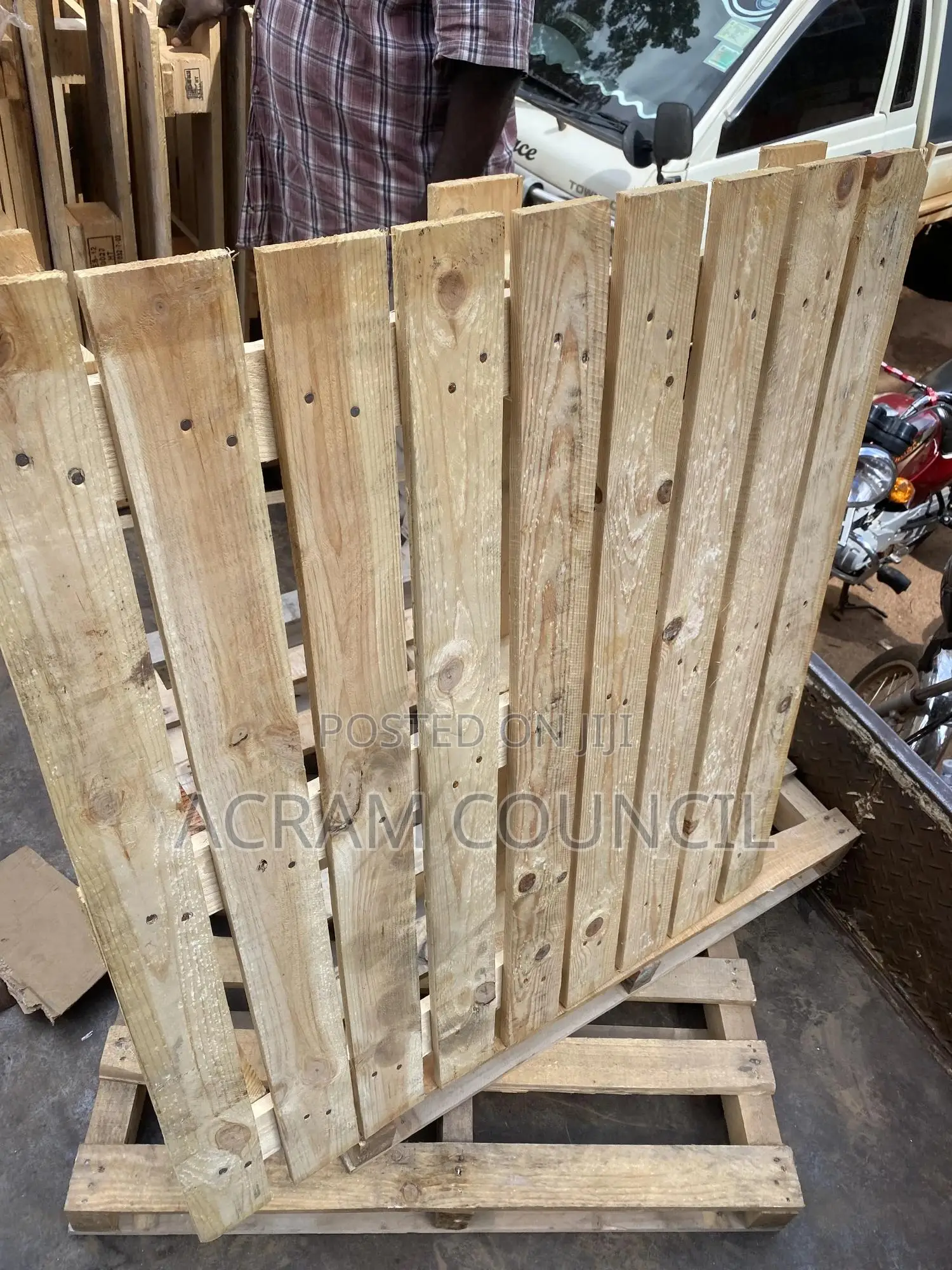 Winged Pallet Wide and Strong