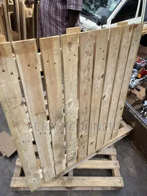 Winged Pallet Wide and Strong