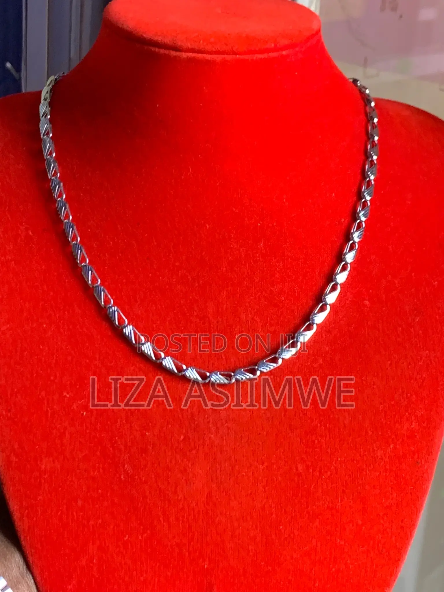 Rectangular Pattern Necklace