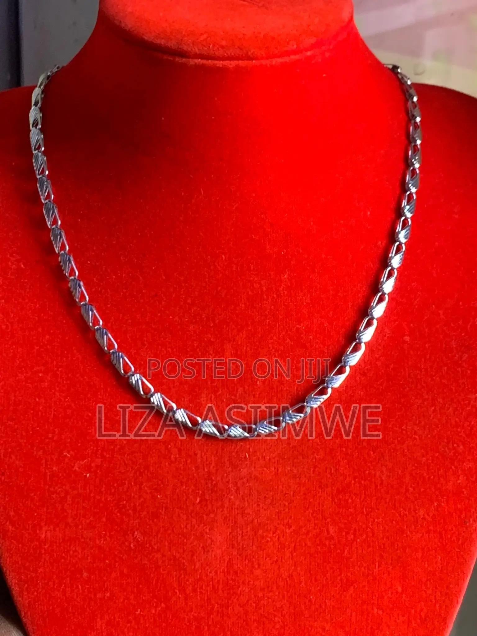 Rectangular Pattern Necklace