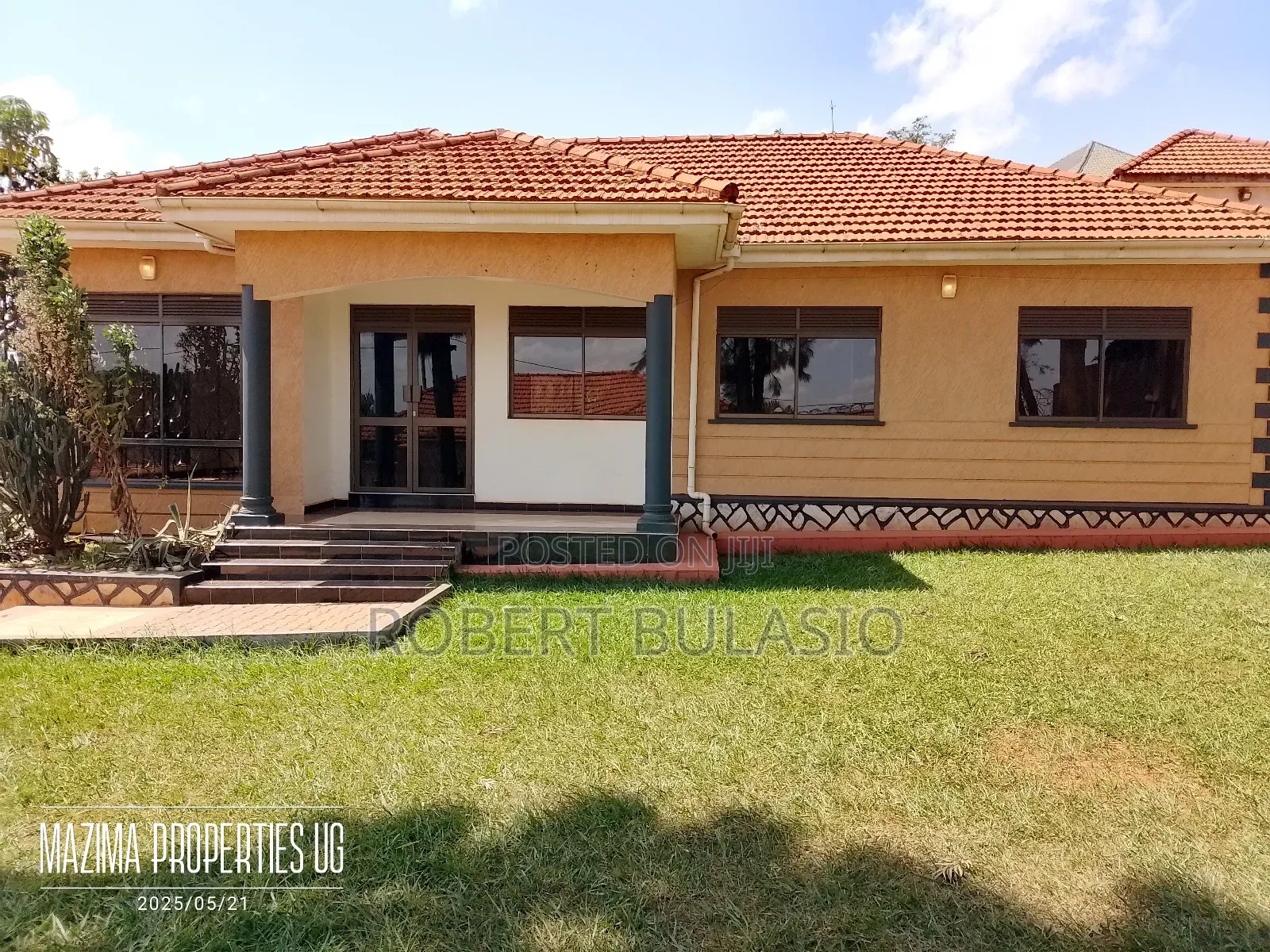 3bdrm Bungalow in Kira Kasangati Road for rent