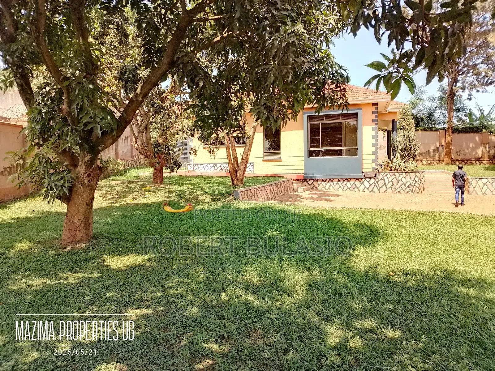 3bdrm Bungalow in Kira Kasangati Road for rent
