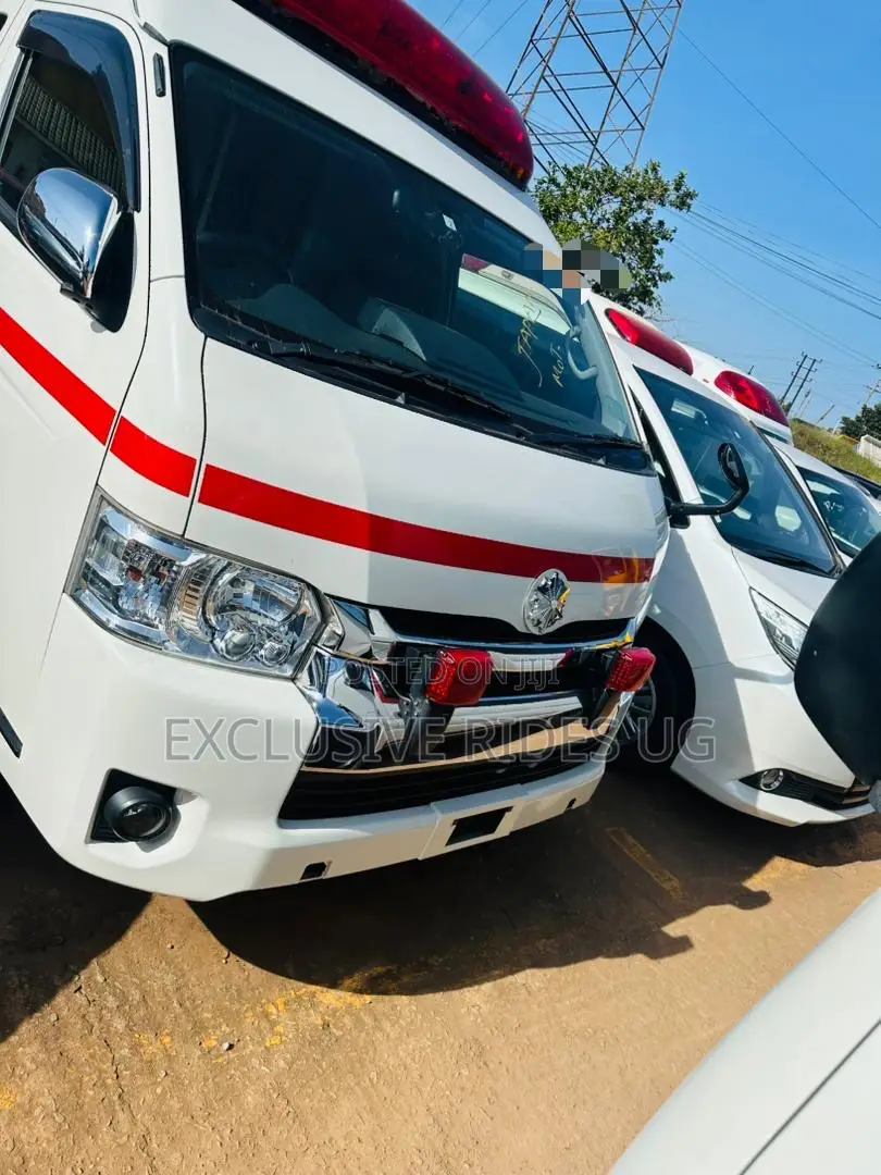Toyota Grand HiAce 2015 White