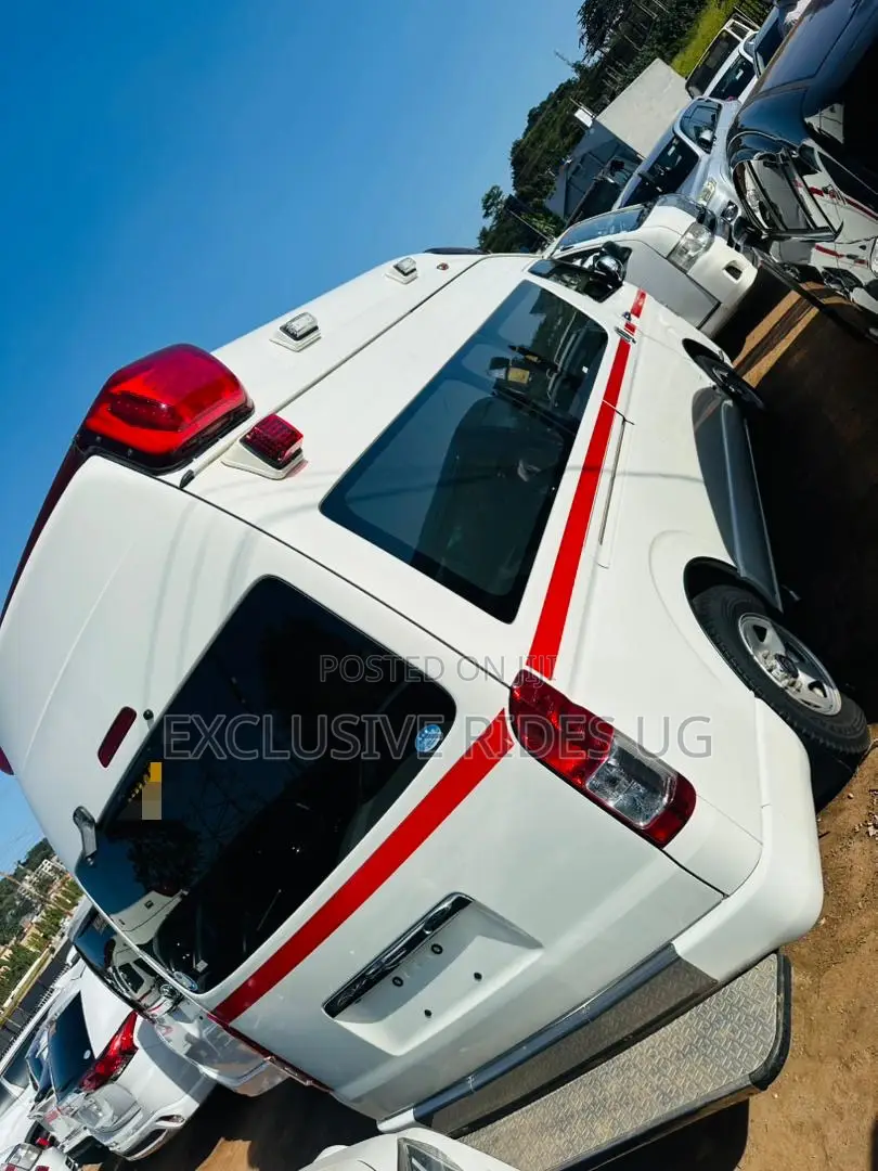 Toyota Grand HiAce 2015 White
