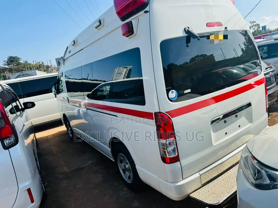 Toyota Grand HiAce 2015 White