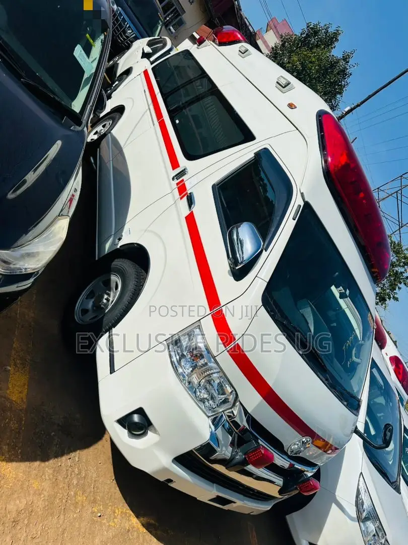 Toyota Grand HiAce 2015 White
