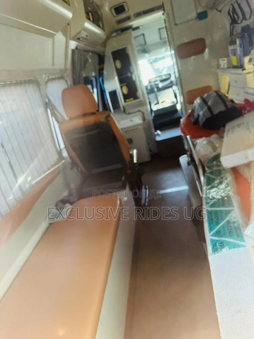 Toyota Grand HiAce 2015 White