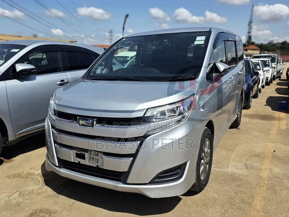 Toyota Noah 2.0 AWD (8 Seater) 2018 Silver