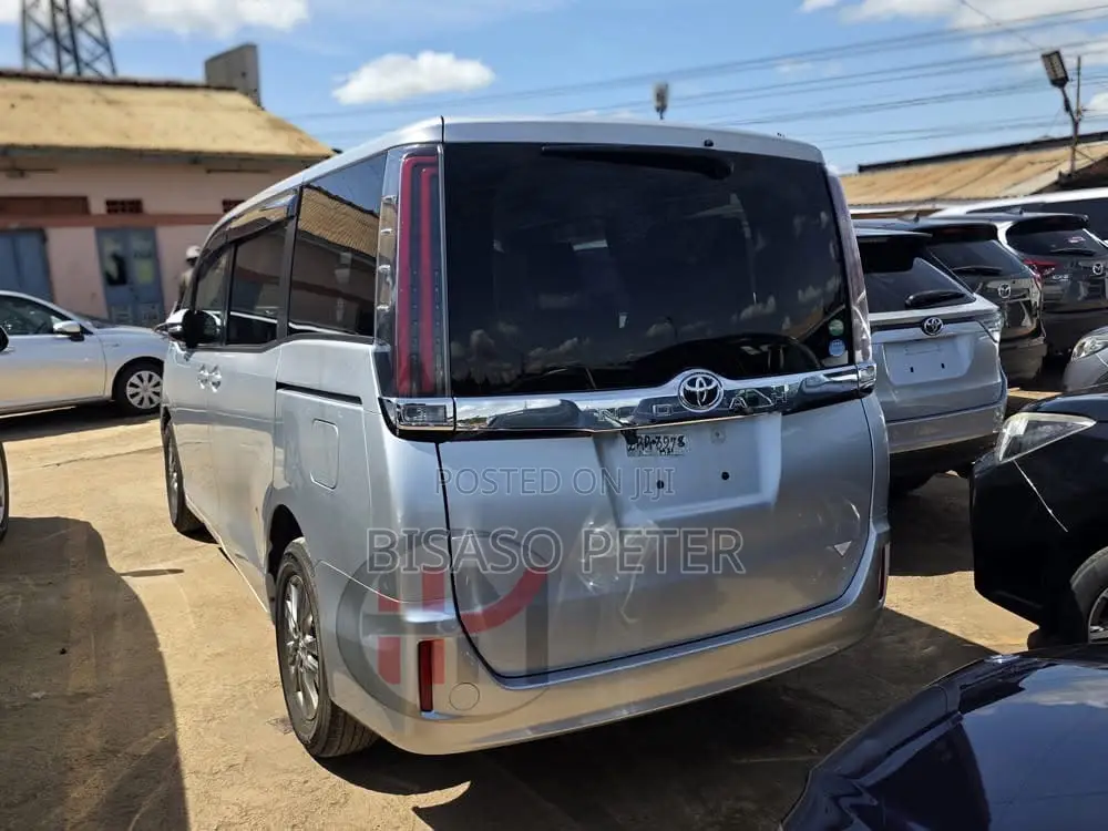 Toyota Noah 2.0 AWD (8 Seater) 2018 Silver