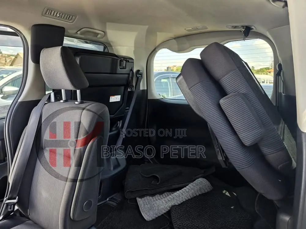 Toyota Noah 2.0 AWD (8 Seater) 2018 Silver
