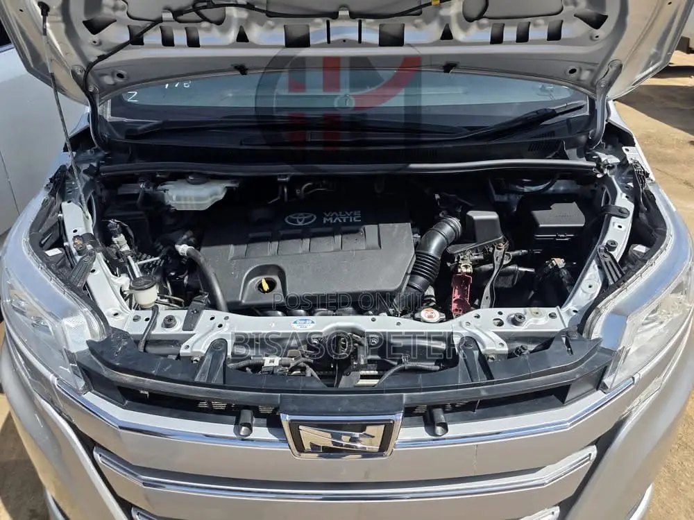 Toyota Noah 2.0 AWD (8 Seater) 2018 Silver