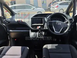 Toyota Noah 2.0 AWD (8 Seater) 2018 Silver