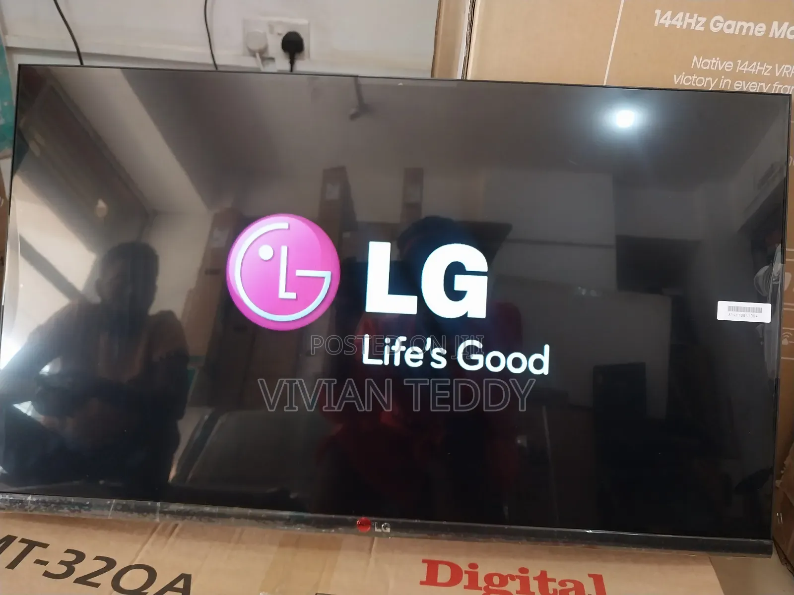 Lg 32 Inches Digital Tv and Frameless