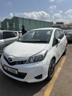 Photo - Toyota Vitz 1.3 FWD 5dr 2011 White