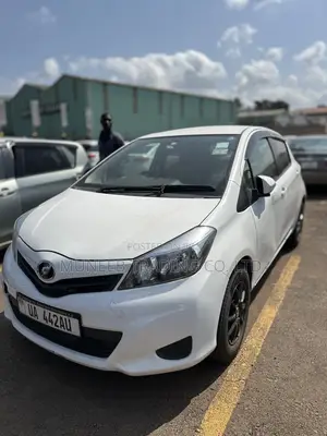 Toyota Vitz 1.3 FWD 5dr 2011 White