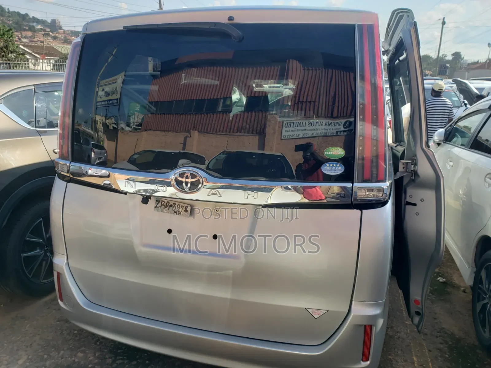 Toyota Noah 2.0 AWD (8 Seater) 2018 Silver