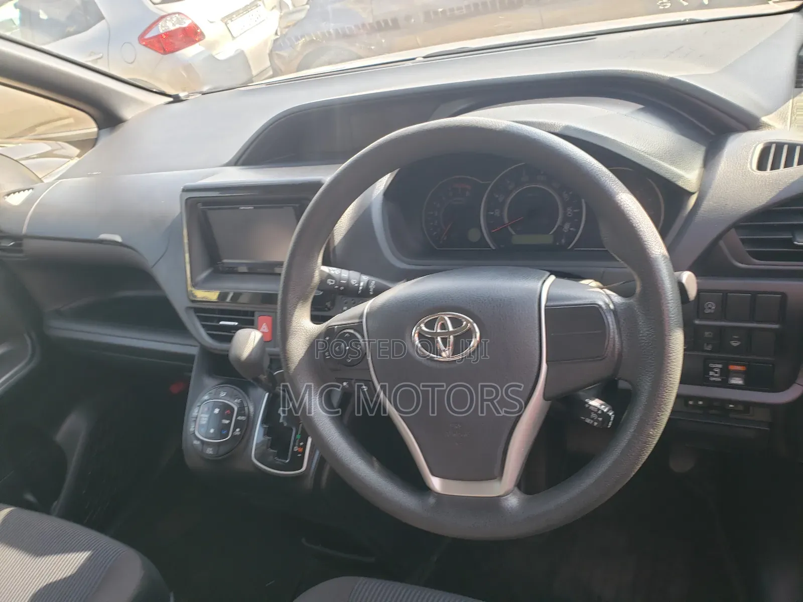 Toyota Noah 2.0 AWD (8 Seater) 2018 Silver