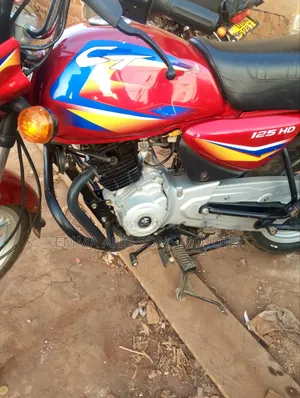 Bajaj Boxer 125 2024 Red