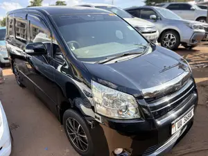 Photo - Toyota Noah 2.0 158hp FWD (8 Seater) 2009 Black