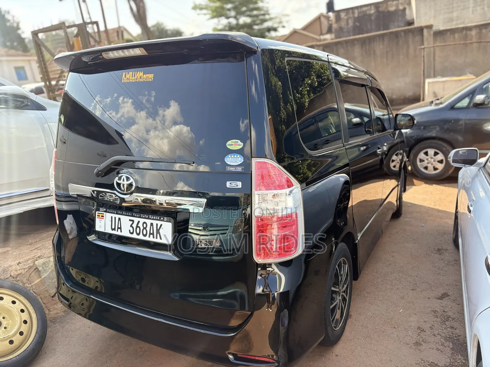 Toyota Noah 2.0 158hp FWD (8 Seater) 2009 Black