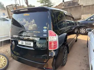 Toyota Noah 2.0 158hp FWD (8 Seater) 2009 Black