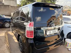 Toyota Noah 2.0 158hp FWD (8 Seater) 2009 Black