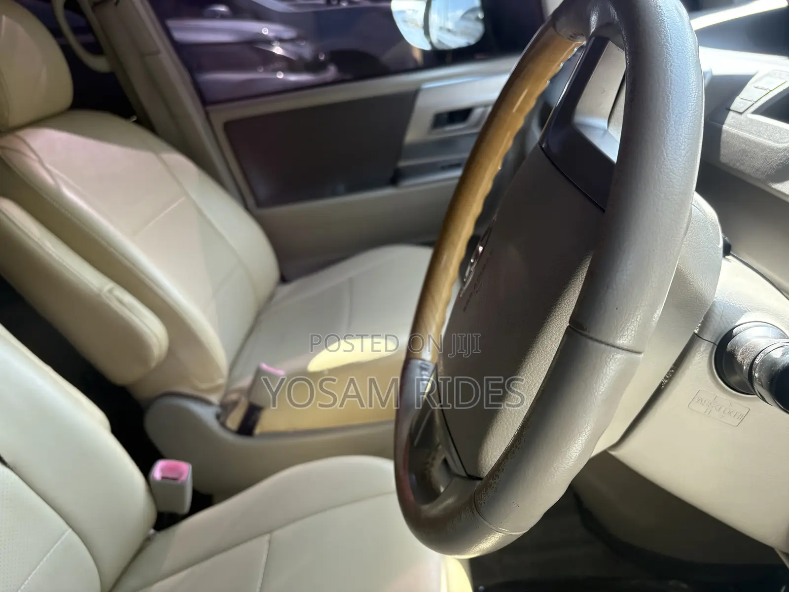 Toyota Noah 2.0 158hp FWD (8 Seater) 2009 Black