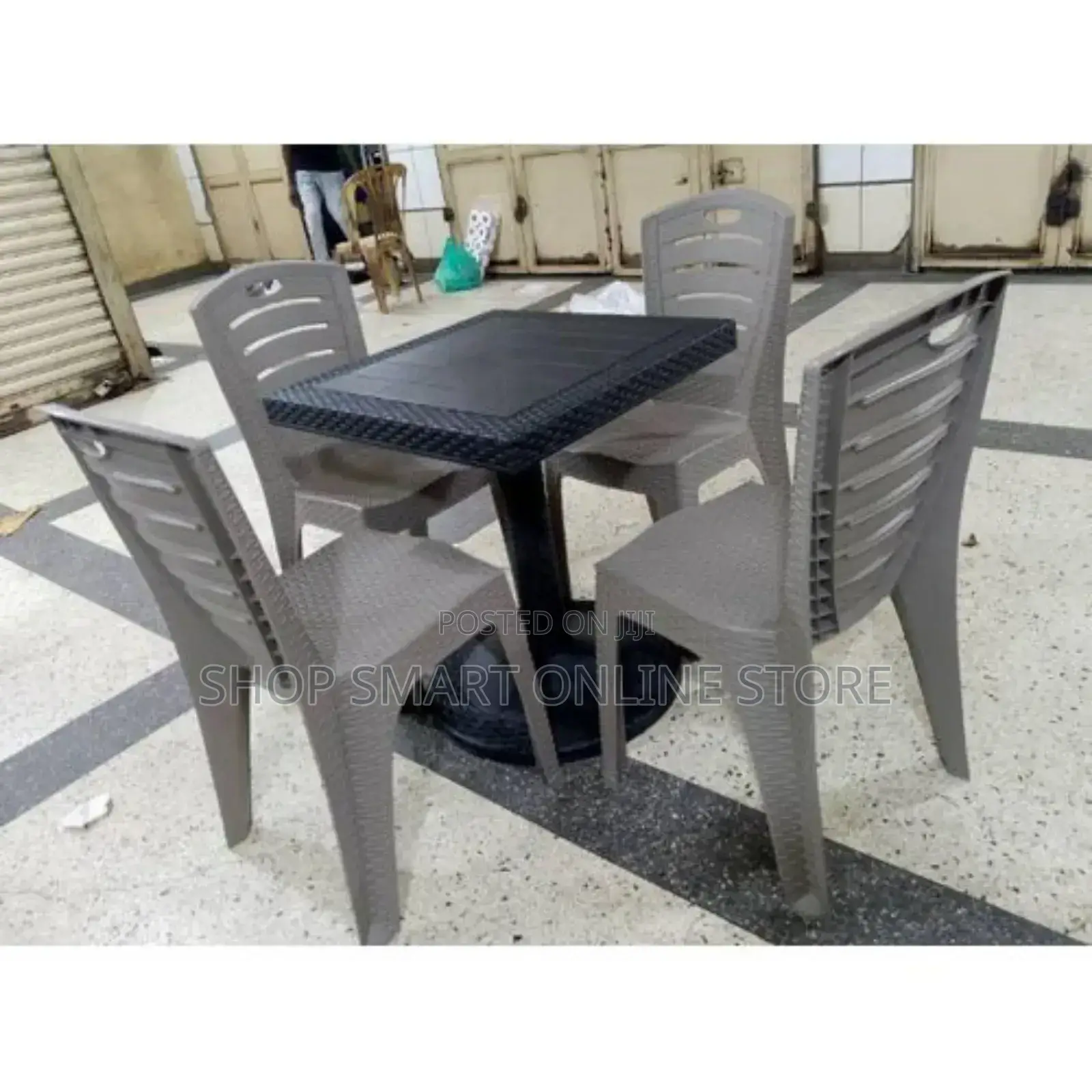 Plastic 4 Chairs and Table for Bars/Garden/Hotel/Restaurant