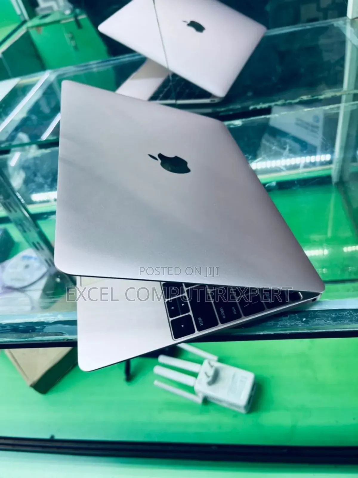 New Laptop Apple MacBook Pro 8GB Intel Core I5 SSD 256GB