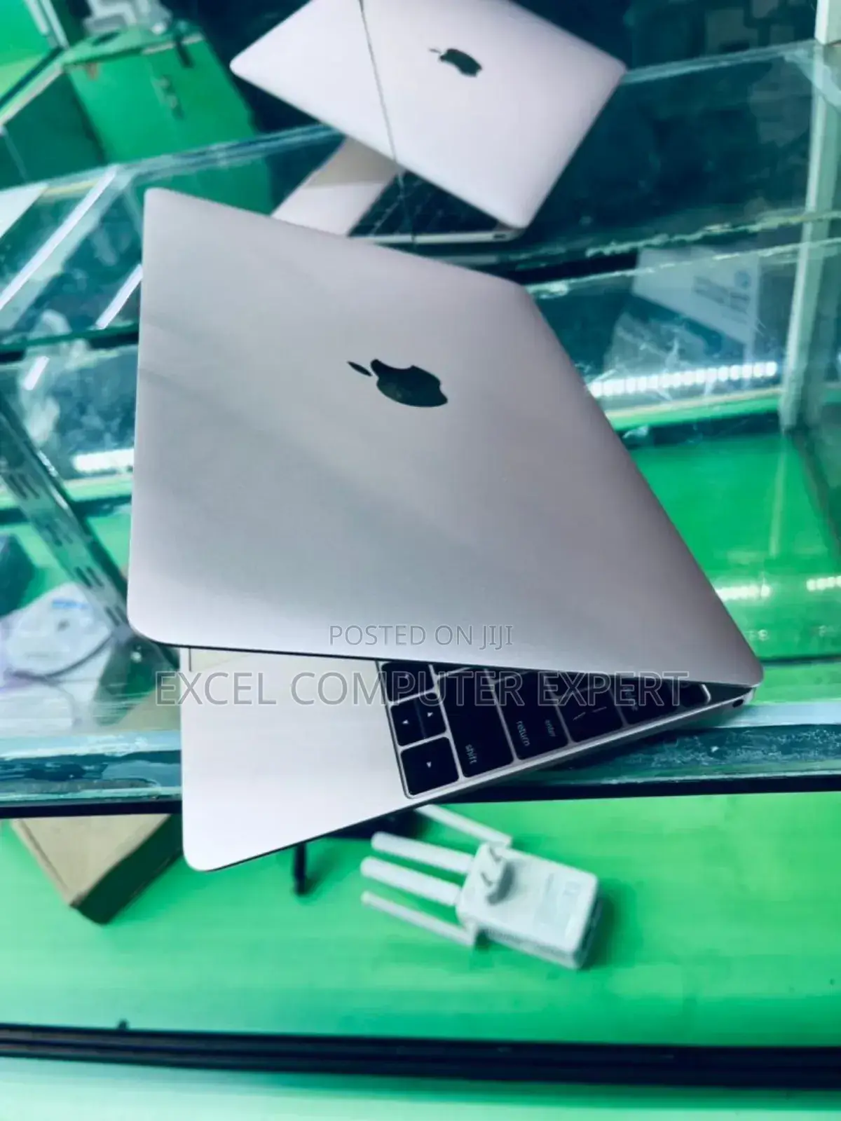 New Laptop Apple MacBook Pro 8GB Intel Core I5 SSD 256GB