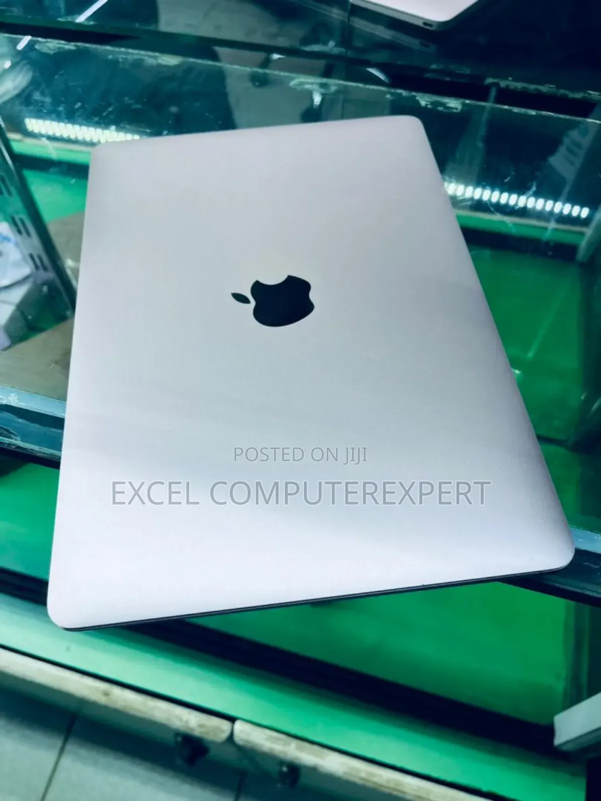 New Laptop Apple MacBook Pro 8GB Intel Core I5 SSD 256GB