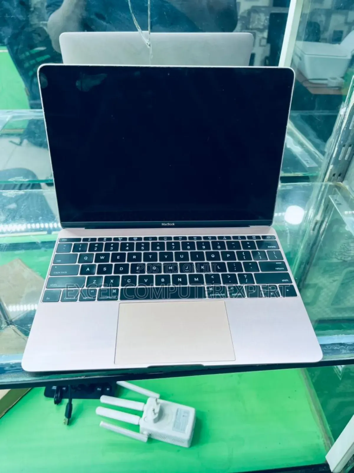 New Laptop Apple MacBook Pro 8GB Intel Core I5 SSD 256GB