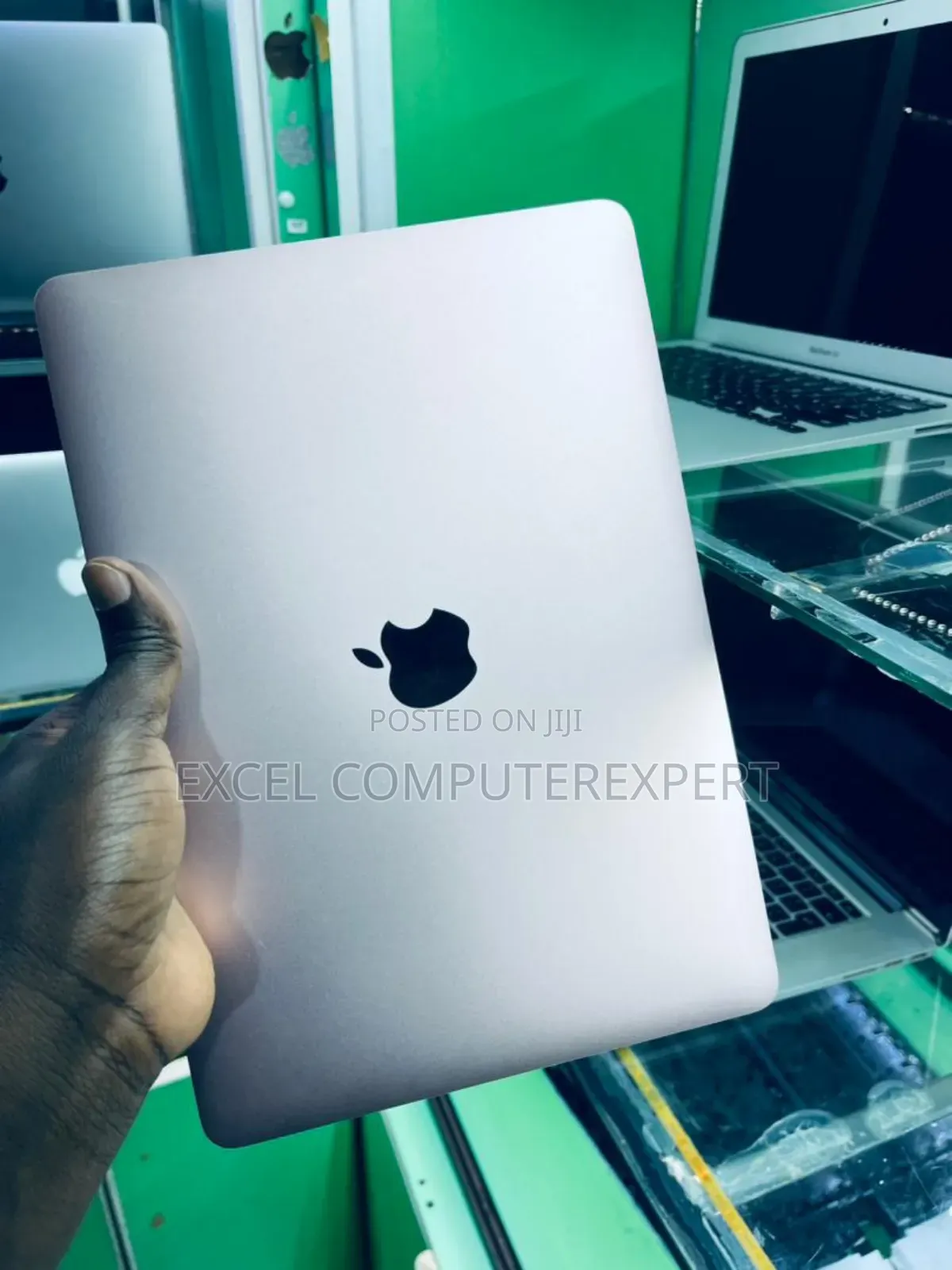 New Laptop Apple MacBook Pro 8GB Intel Core I5 SSD 256GB