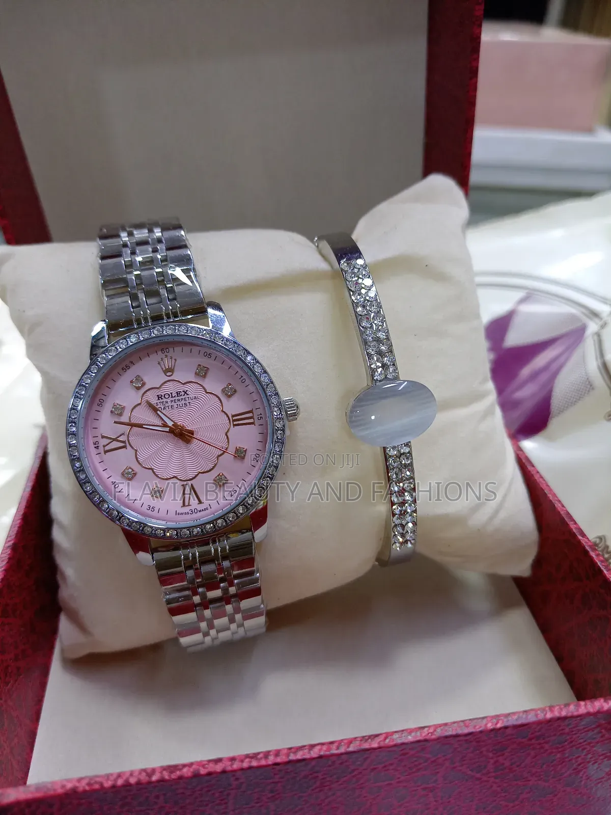 Fashionable Watch for Ladies