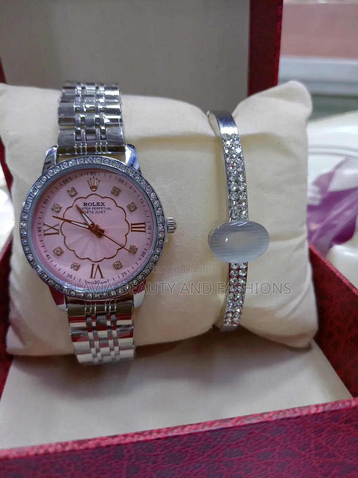 Fashionable Watch for Ladies