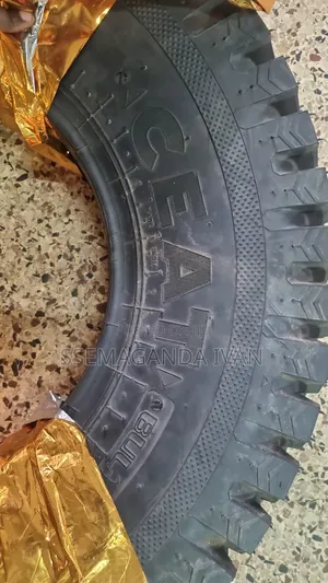 700r15 Original Ceat Tyes