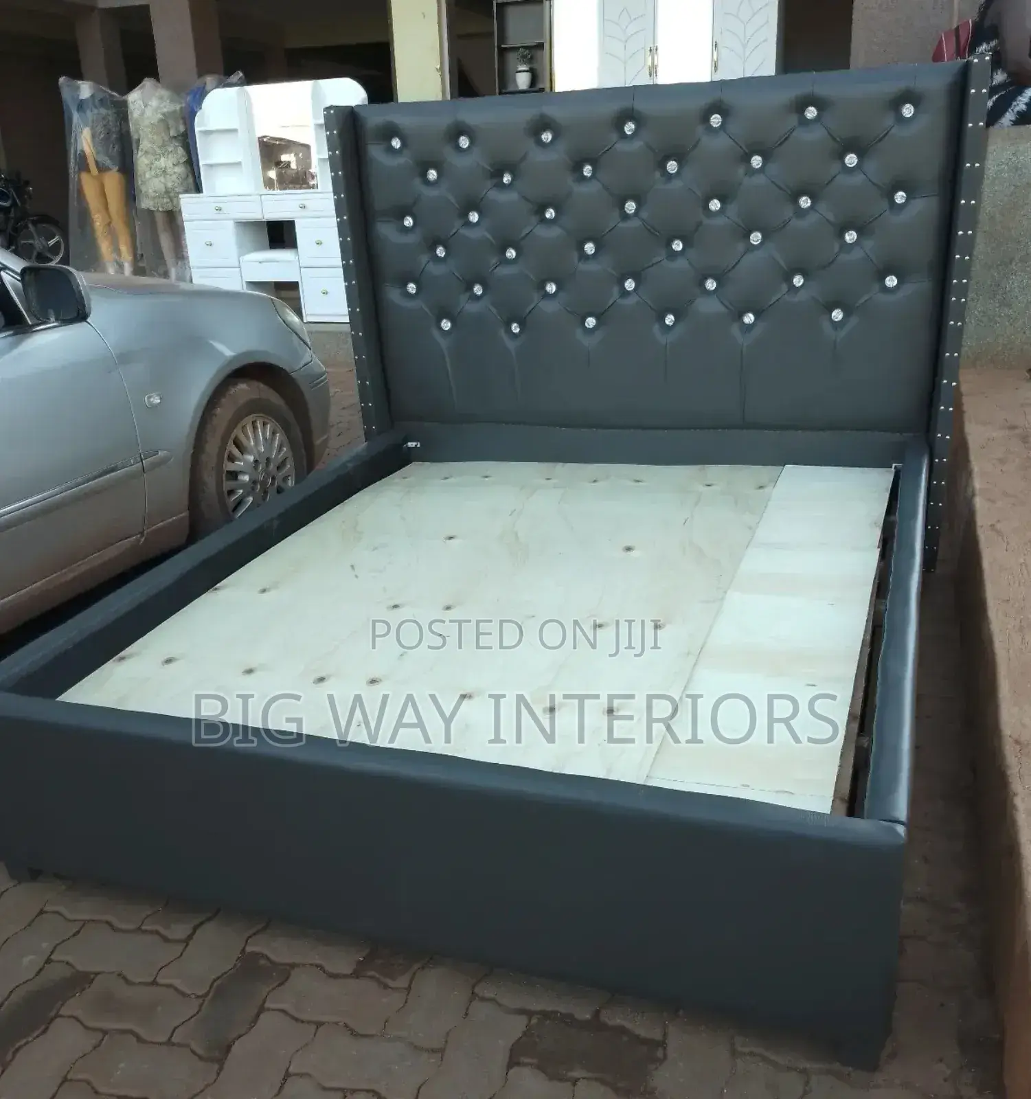 5by6 Tufted Bed 