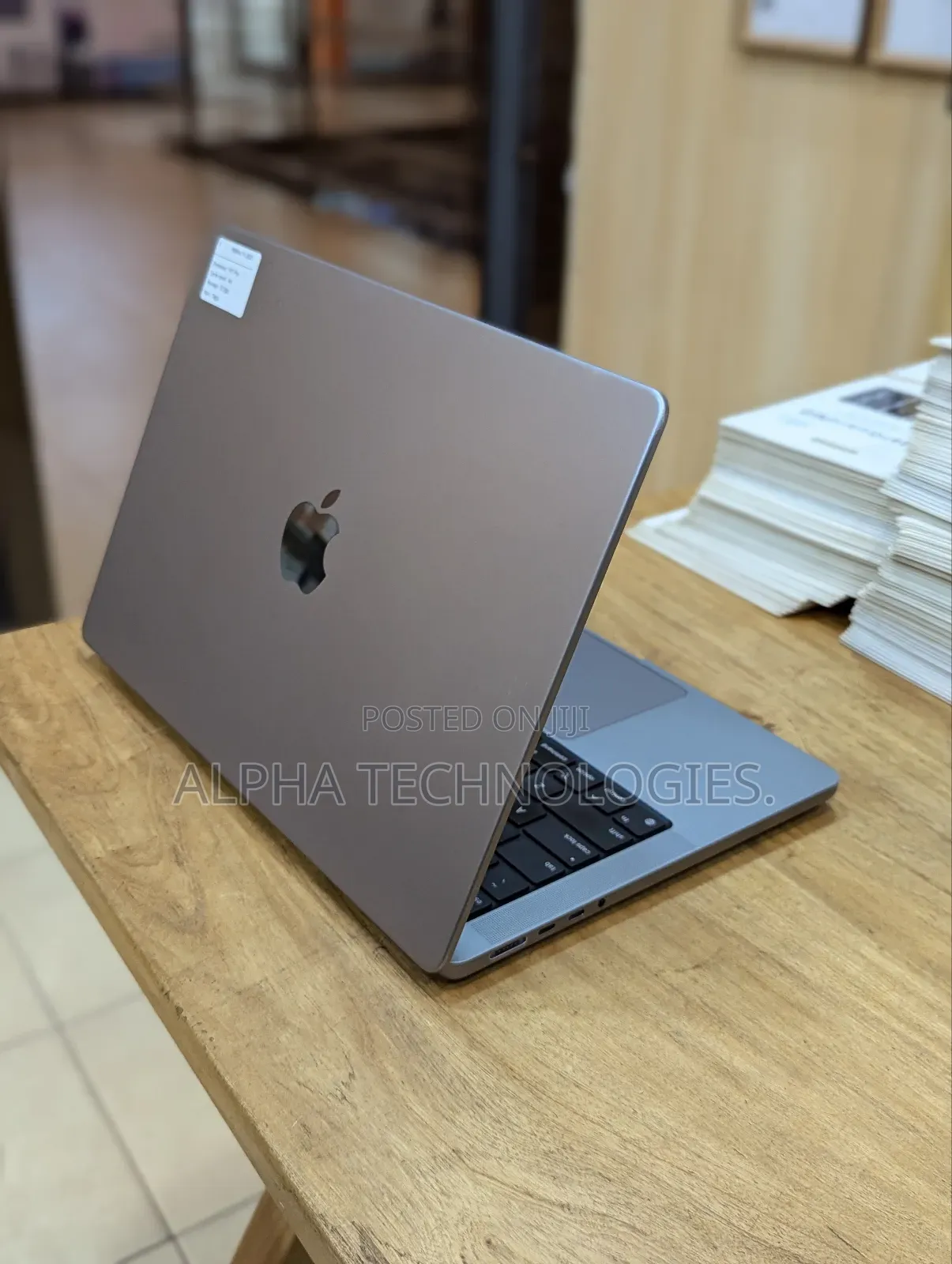 Apple MacBook Pro 2023 M2 Pro 14-Inch 16GB Apple M2 Ultra SSD 512GB
