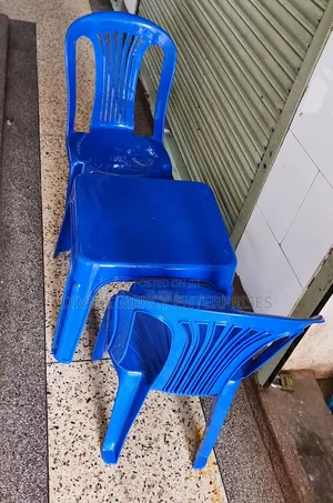 Tolino Square Table and Chairs
