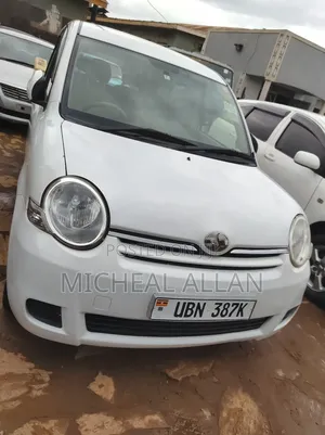 Toyota Sienta 2005 White