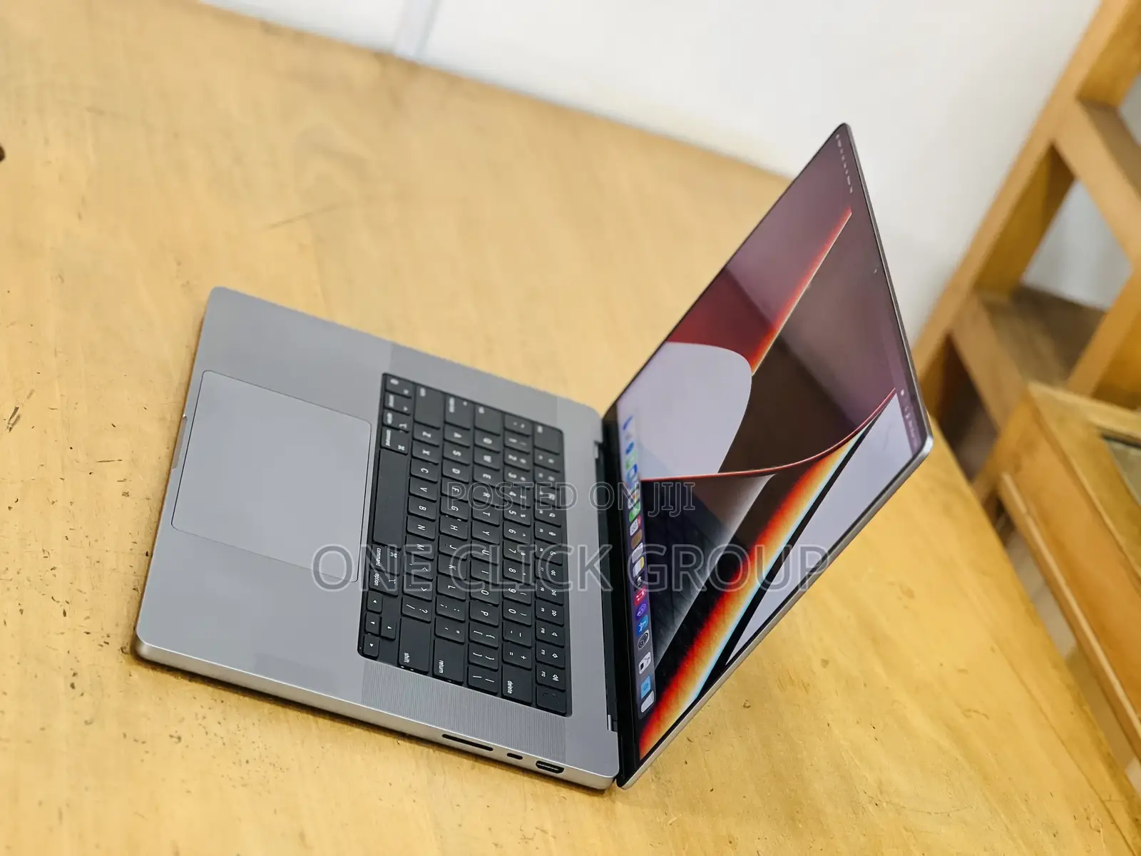 Laptop Apple MacBook Pro 2021 M1 32GB Apple M1 Max SSHD (Hybrid) 1T