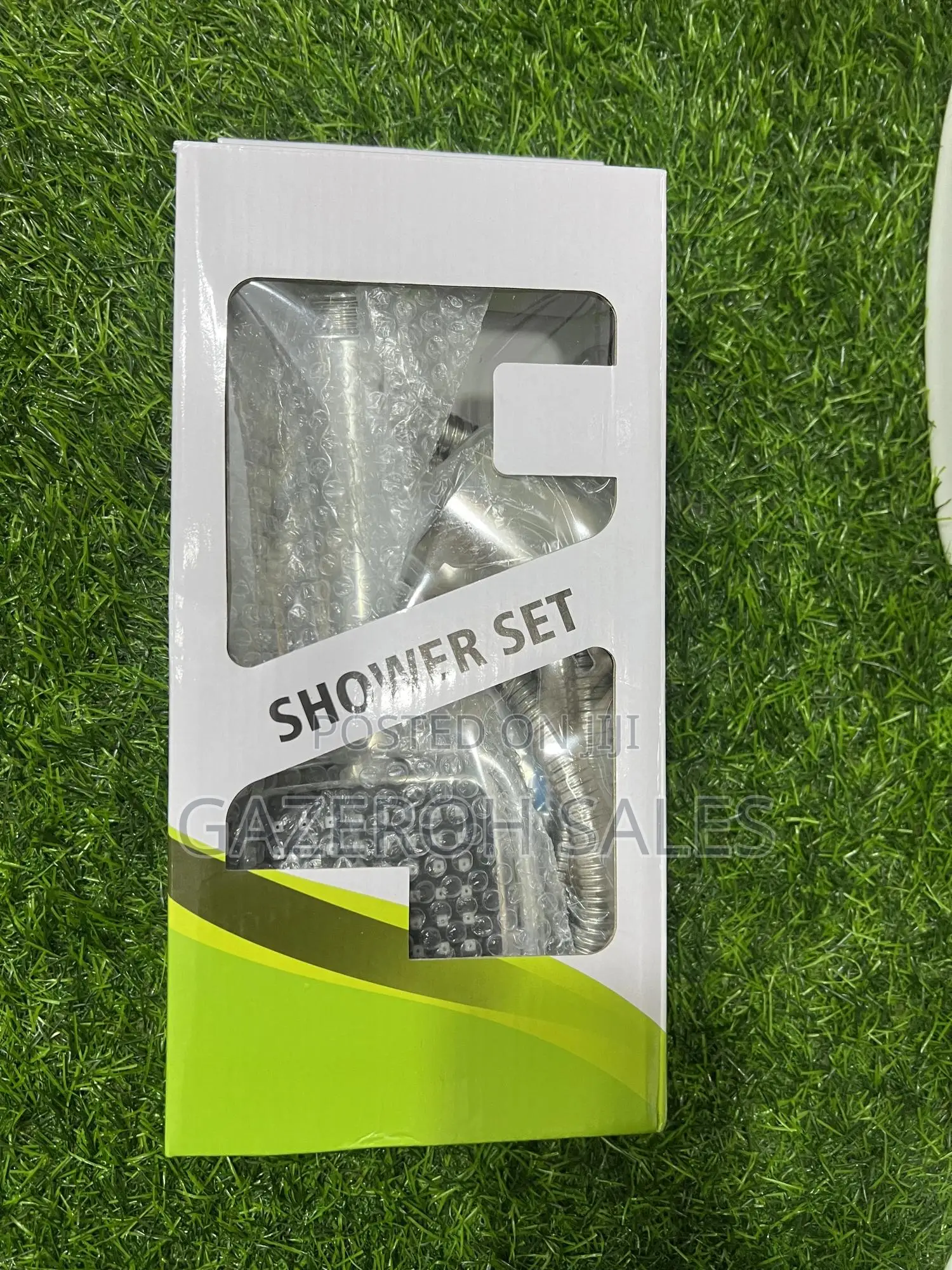Square-Shaped Telephone Shower – Simple Design