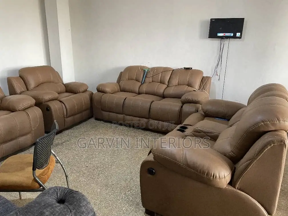 6seaters Fibre Chairs