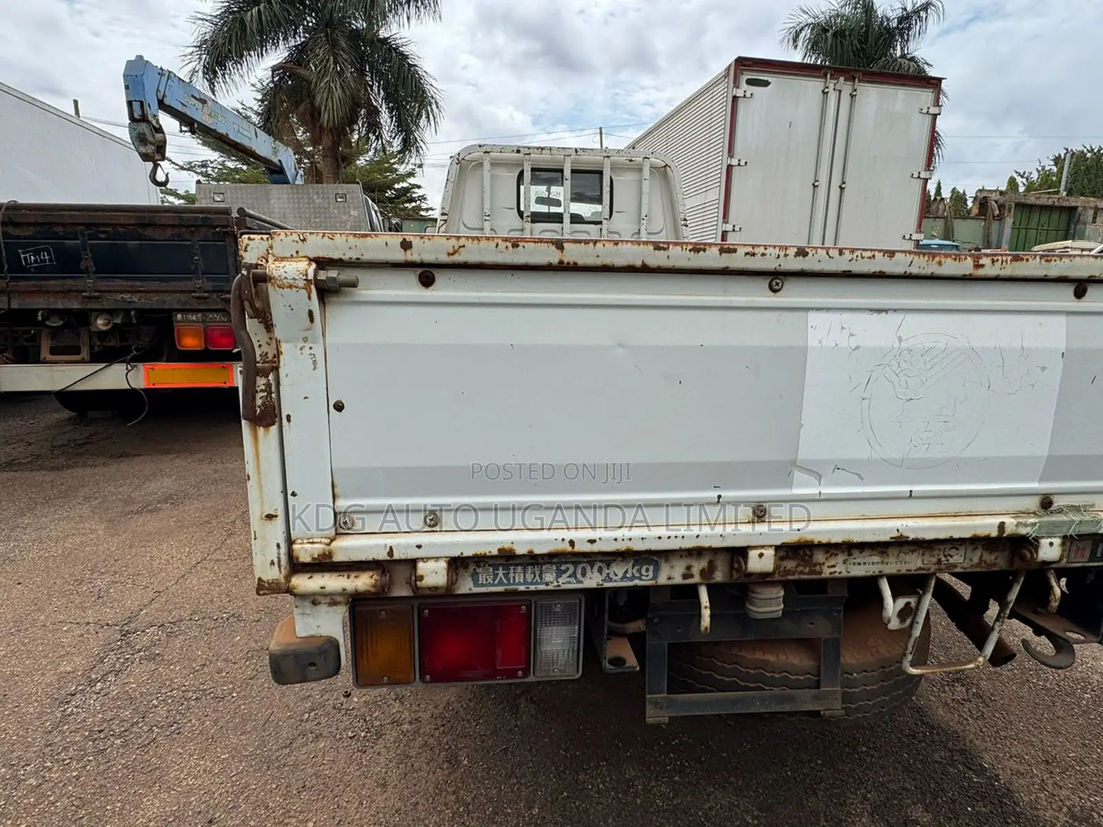 Isuzu - Elf (Flat Body / 2.8l / Mt / 2t)