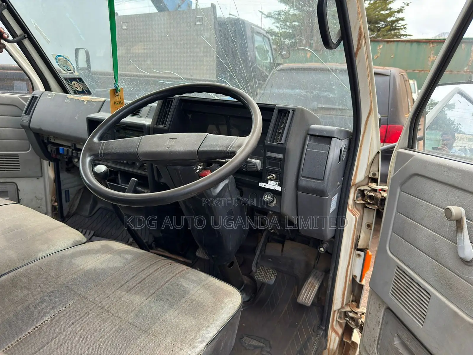 Isuzu - Elf (Flat Body / 2.8l / Mt / 2t)