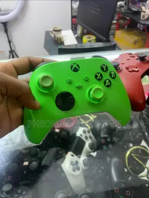 All Xbox Gamepads (Controllers)