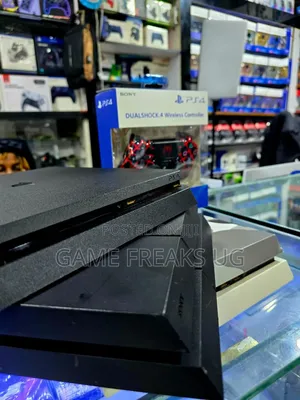 Playstation 4 (Chipped With 10games)