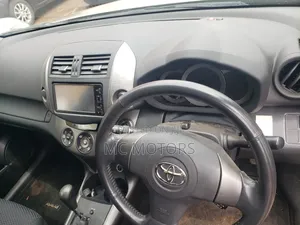 Toyota RAV4 2.5 2011 Gold
