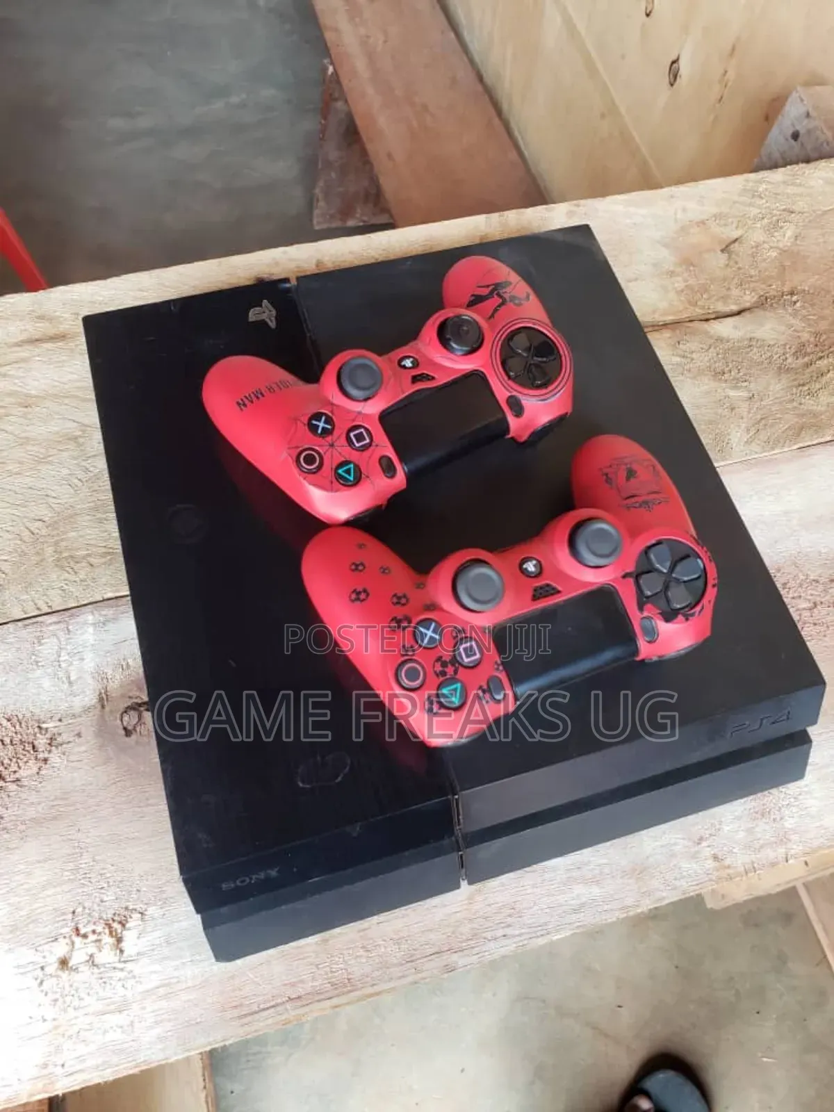 Sony Ps4 With Two Controllers