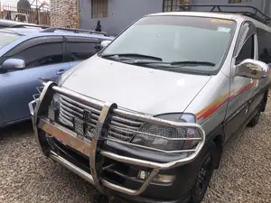 Photo - Toyota Regius 1999 Silver